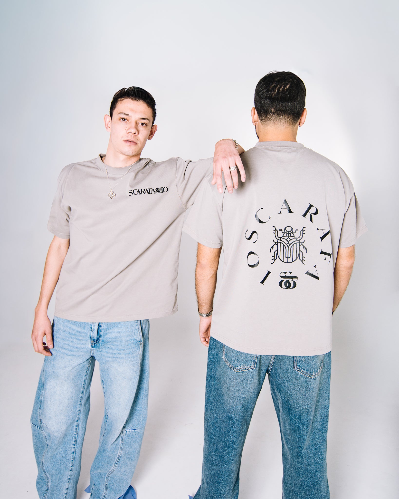 Emblema Eterno Playera Gris Semi Oversize