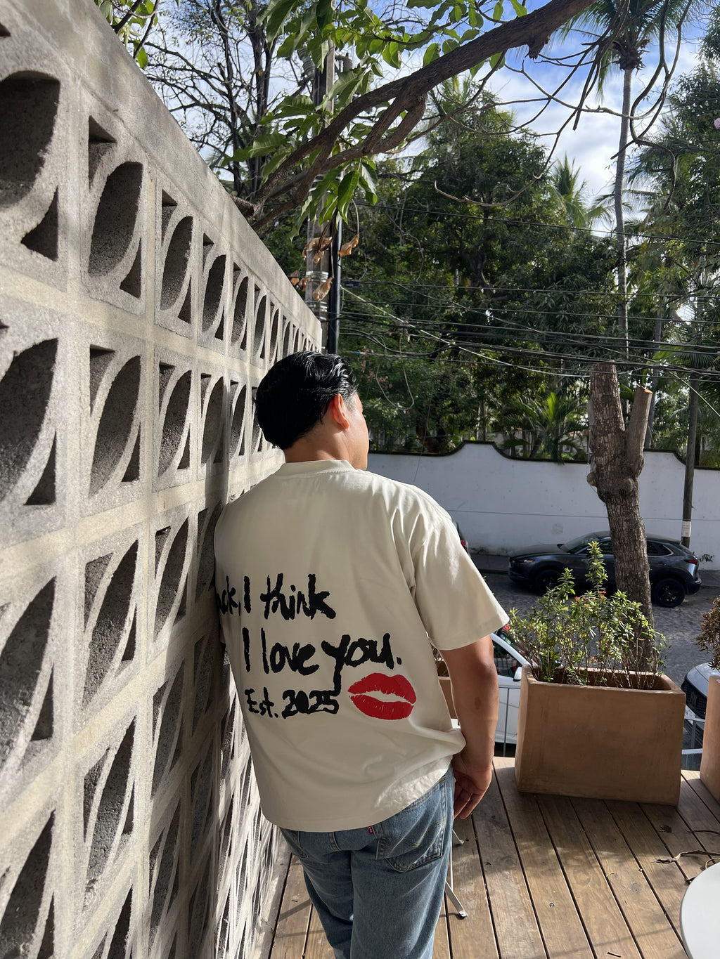 T-shirt Situationship